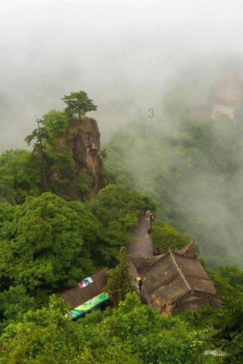 经常戴隐形眼镜做郑州ICL晶体植入手术有影响吗?我找周远沛主任摘镜了