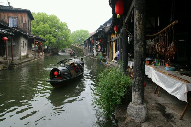 困在俱乐部的少女