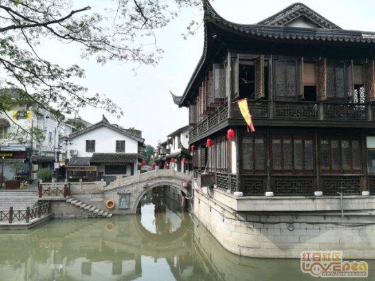 昭阳区永丰水韵长街上演音乐秀